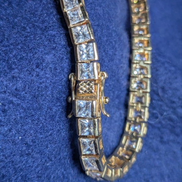 Elegant Gold Bracelet with Clear Stones - Picture 3 of 3